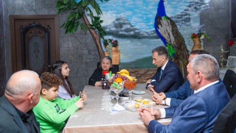 Nazir Göyçayda şəhid ailəsini ziyarət edib