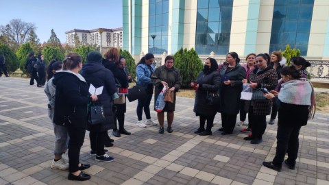 Naxçıvanda tibb işçiləri etiraz aksiyası keçirdi