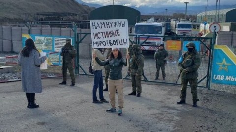 Xocalıda ETİRAZ: Sülhməramlıların yolu bağlandı - VİDEO