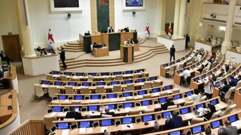 Gürcüstanda kütləvi etirazlara səbəb olan qanun qəbul edildi