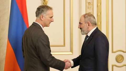 Paşinyan ABŞ rəsmisilə Laçın yolunu müzakirə etdi 