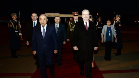 Latviya Prezidenti Azərbaycana gəldi 