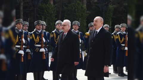 İlham Əliyev Latviya Prezidentini qarşıladı - FOTOLAR