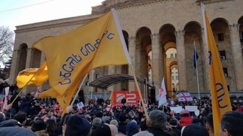Gürcüstanda qadınlar da etiraza qalxdı