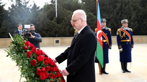 Latviya Prezidenti Şəhidlər xiyabanında - FOTO