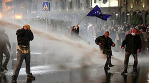 Tbilisidəki etirazlarda saxlanılanların sayı ARTIB