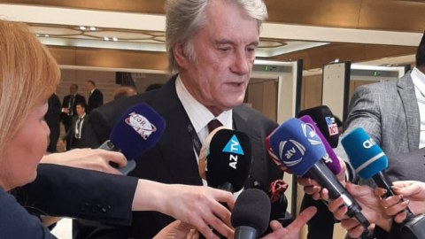 Bakı siyasi müzakirələrin Davos məkanına çevrilib - Yuşşenko