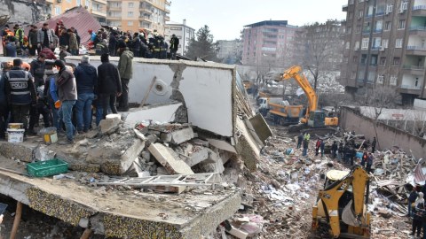 Türkiyədə dağılan binalara görə 269 nəfər həbs edilib