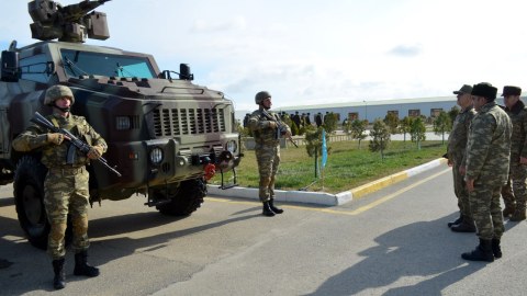 NATO generalı hərbi hissəni ziyarət etdi - FOTO