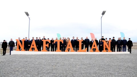 Naftalanda ağacəkmə aksiyası keçirilib - FOTOLAR