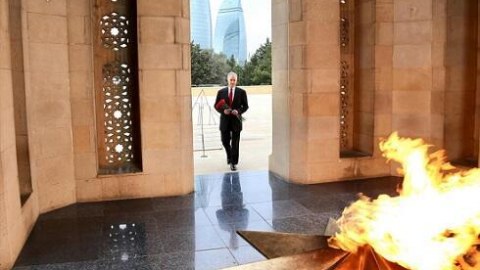 Amerikalı diplomat niyə 3 gün sonra Bakıya qayıtdı?