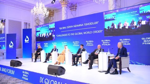 Bakı Forumunda panel iclasları keçirilir