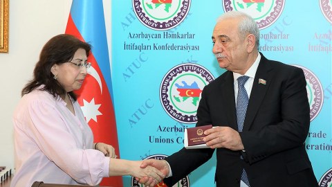 Həmkarlar ittifaqı fəallarına orden və medallar təqdim olundu