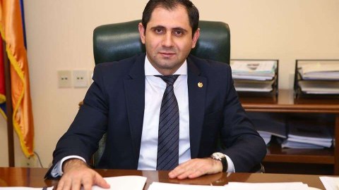 Mən istefa verməyə hazırlaşmıram - Ermənistan müdafiə naziri