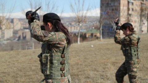 Terrorçular erməni qadınları döyüşə hazırlayır - FOTO