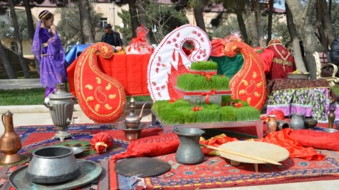 Ağalar Vəliyev aztəminatlı ailələrə bayram sovqatı göndərdi