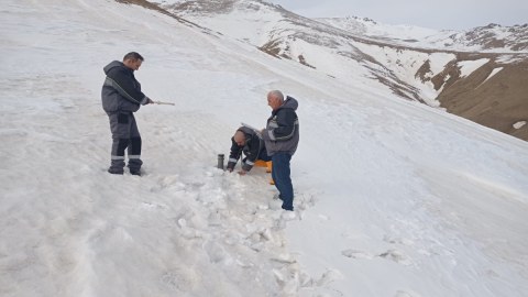 Dağlarda qarölçmə işləri davam edir