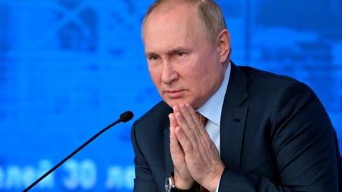 Putin Mariupola səfər edib