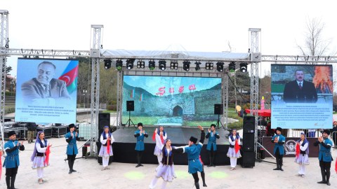 Binəqədidə bayram konserti keçirilib - FOTOLAR