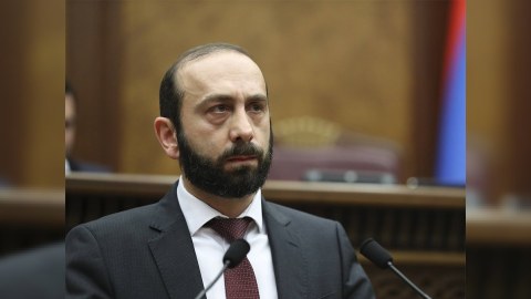 Mirzoyanın hər dəfə ağzının üstündən vurmaq lazımdır - Politoloq