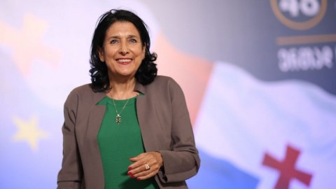 Zurabişvilidən azərbaycanlılara bayram TƏBRİKİ