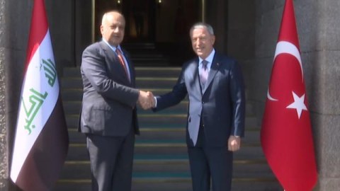 Akar iraqlı həmkarı ilə danışıqlar apardı