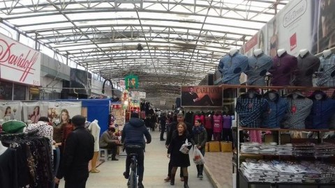 Bakıda ticarət mərkəzindən oğurluq