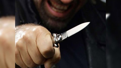 Qaxda 22 yaşlı oğlan həmkəndlisini BIÇAQLADI