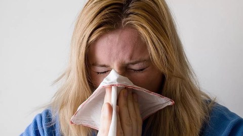 Professor: Koronavirus artıq mövsümi qripə çevrilib
