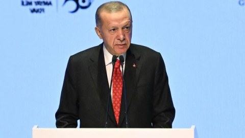 Ərdoğanın diplomu ictimaiyyətə təqdim olundu - FOTO