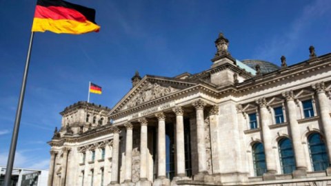 Almaniya rus diplomatları ölkədən çıxaracaq 