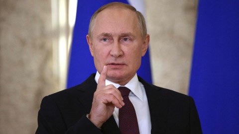 Ukraynaya silah tədarükü təhlükə yaradır - Putin