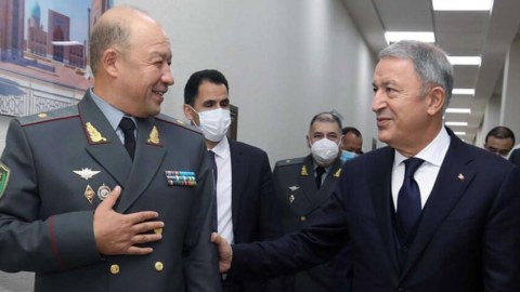 Akar özbək həmkarı ilə danışıqlar apardı