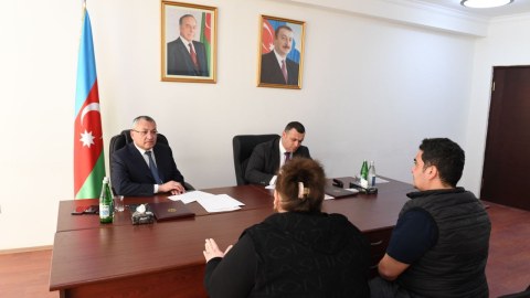 Rövşən Rzayev Füzulidə vətəndaşları qəbul edib - FOTOLAR
