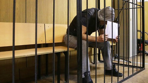 Azadlığa buraxıldı, 35 dəqiqə sonra yenidən həbs edildi