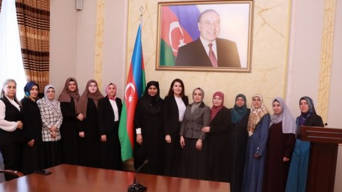 10 məscidə qadın dini ayin icraçısı təyin edildi