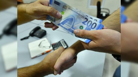 Azərbaycanda rüşvət alan vəzifəli şəxs HƏBS OLUNDU