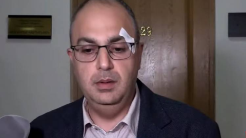 Deputat parlamentdə döyülməsindən DANIŞDI