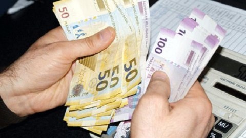 Əhalinin banklarda nə qədər pulu var? 