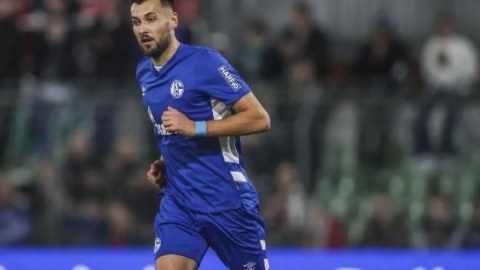 Azərbaycanlı futbolçu “Şalke”yə qələbə qazandırdı