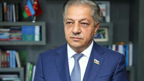 Silahla gəzməyi mənəvi baxımdan qəbul edə bilmərəm - Deputat