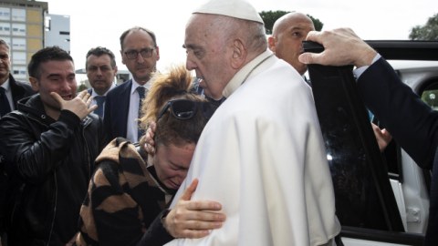 Roma Papası xəstəxanadan çıxdı: "Hələ sağam"