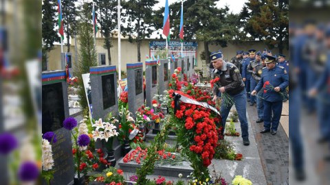 Aprel şəhidlərinin xatirəsi anılıb - FOTOLAR
