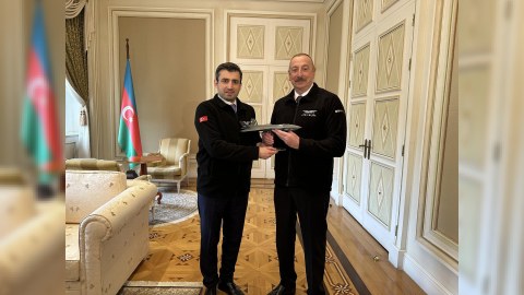 Bayraktarın İlham Əliyevə hədiyyə etdiyi maket NƏDİR?