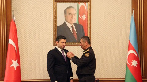Zakir Həsənov Selçuk Bayraktarı təltif etdi - FOTOLAR