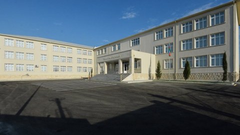 Bakı məktəbinə yeni direktor AXTARILIR