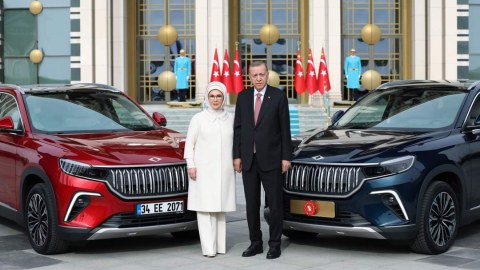 İlk “Togg” elektromobili Ərdoğana verildi