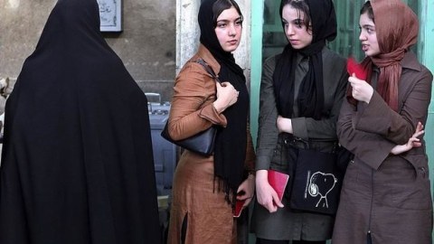 İranda hicabsız qadınlara təhsil QADAĞASI