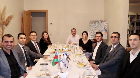 İsrail səfiri azərbaycanlı məzunlar üçün iftar süfrəsi açdı