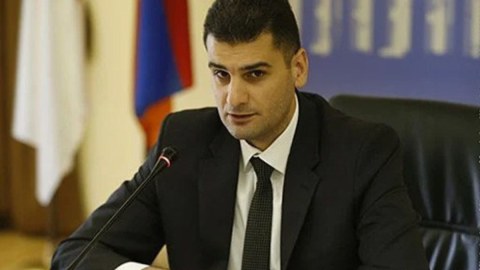 Paşinyan özünə müşavir təyin etdi 